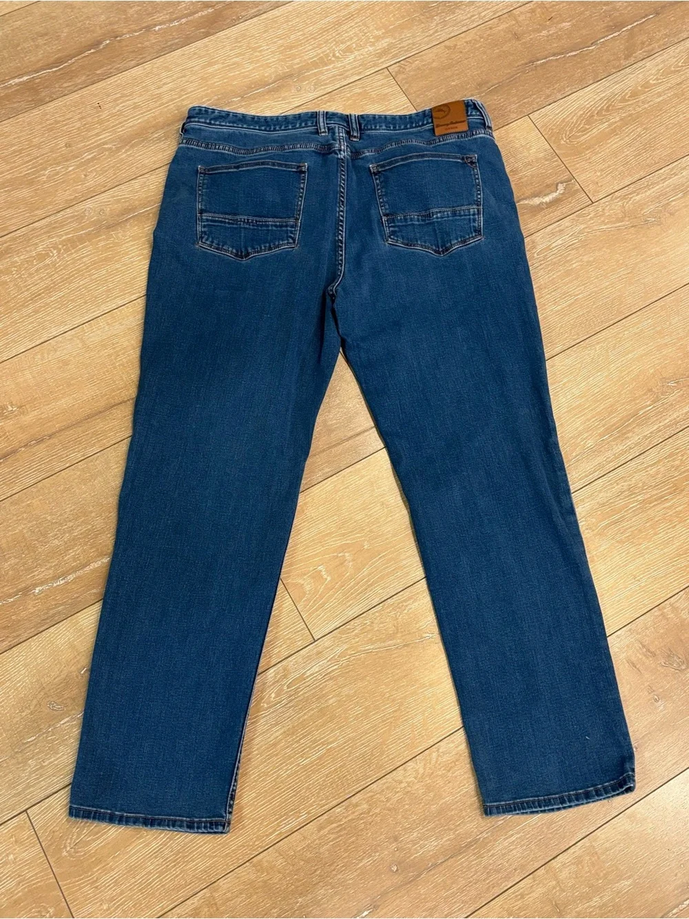 Tommy Bahama Relaxed Straight Leg jeans 38x31 Men’s Blue Stretch Denim